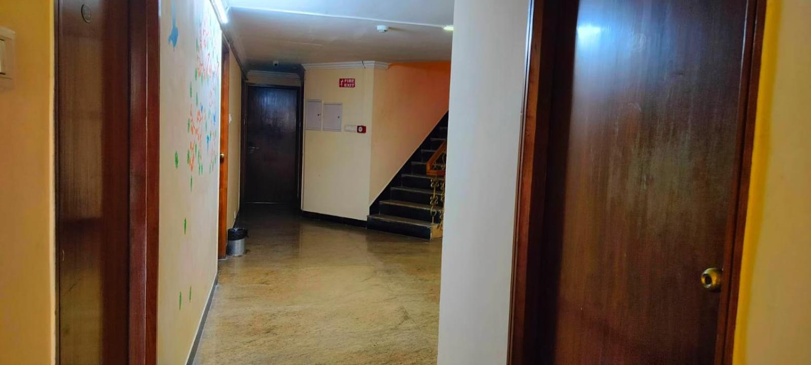 Hotel Manhattan Ченнаи Экстерьер фото